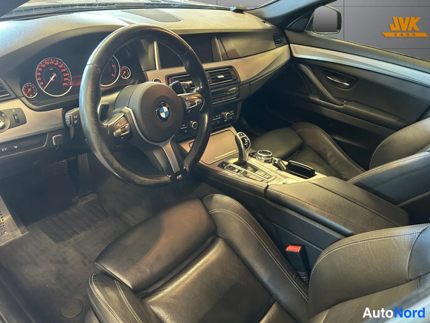 Musta BMW 535d xDrive 2014, ohjaamo, kuva 7