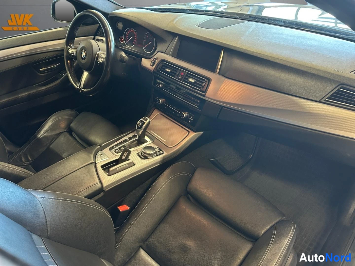 Musta BMW 535d xDrive 2014, ohjaamo, kuva 9