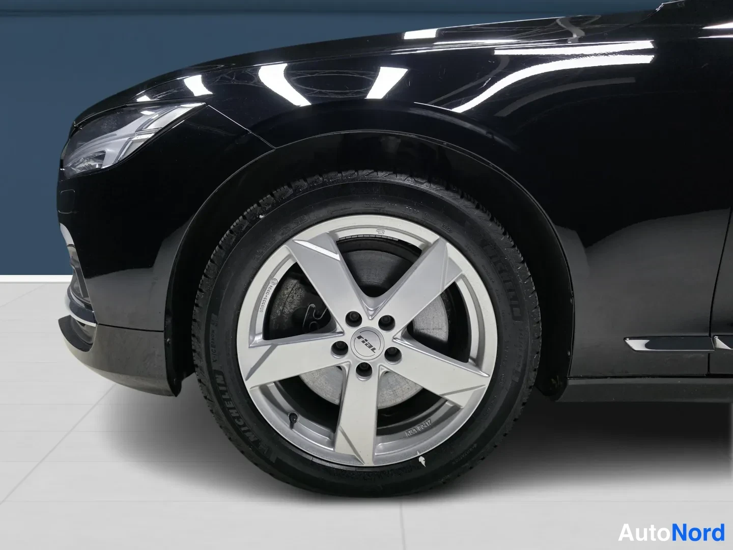 Musta Volvo V90 2023, yksityiskohta, kuva 15