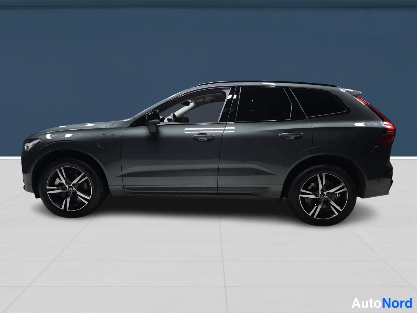 Vihreä Volvo XC60 2026, etuviisto, keula vasemmalle, kuva 2