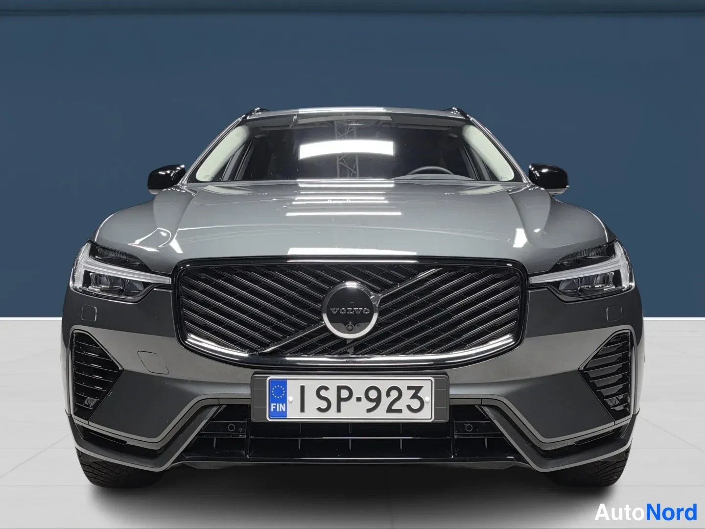Vihreä Volvo XC60 2026, edestä, kuva 4