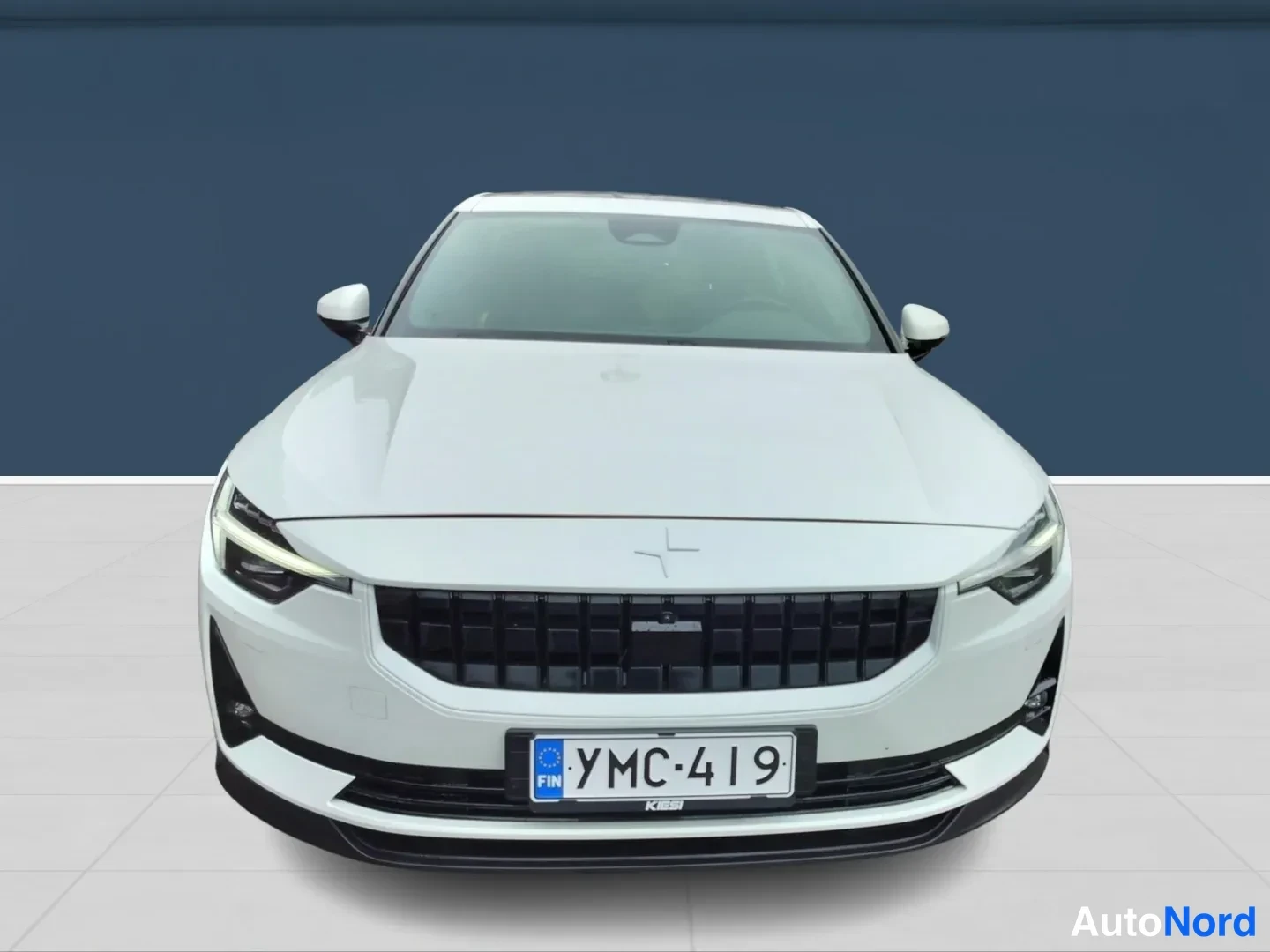 Valkoinen Polestar 2 2021, edestä, kuva 6