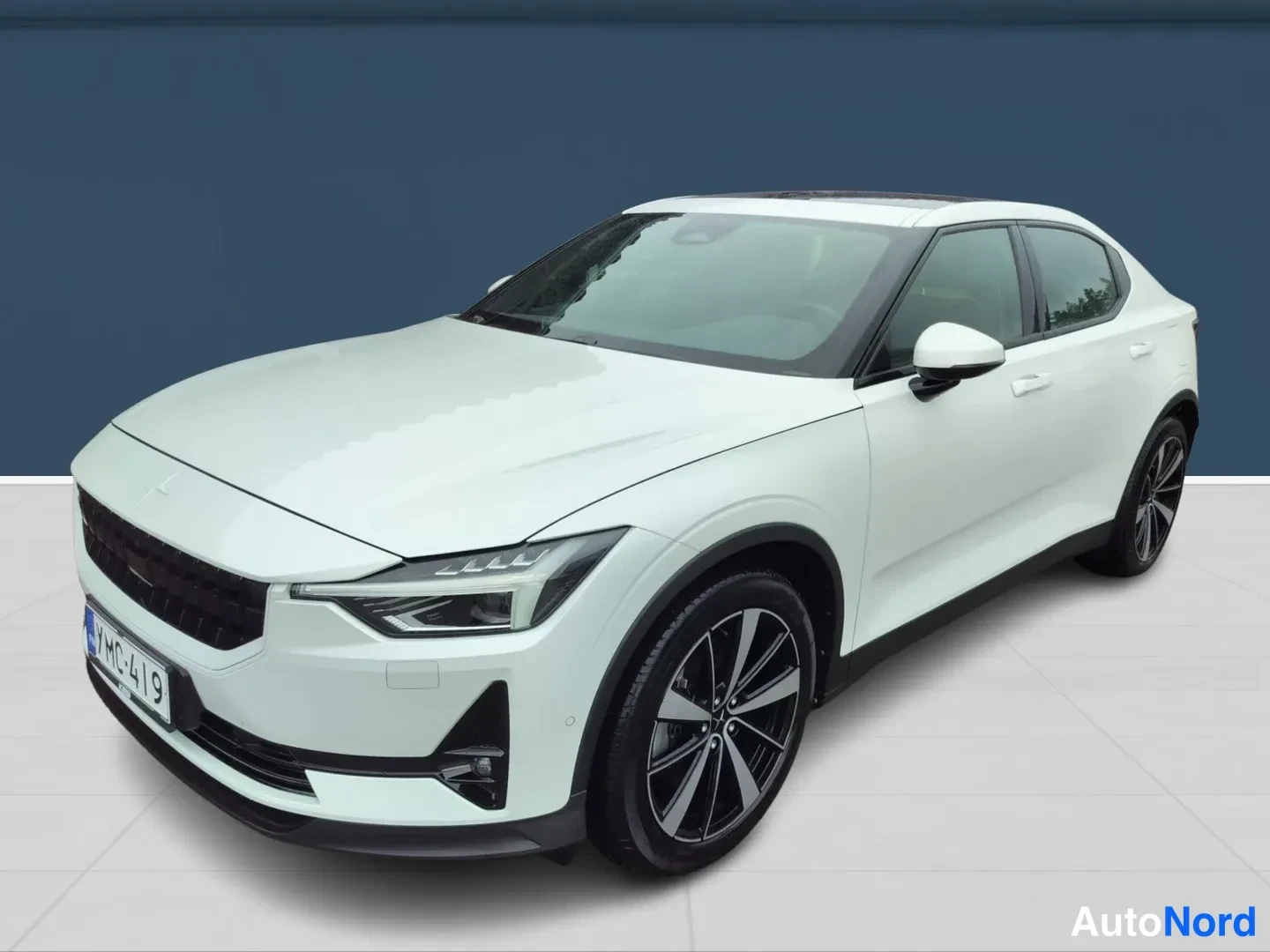 Valkoinen Polestar 2 2021, etuviisto, keula vasemmalle, kuva 2