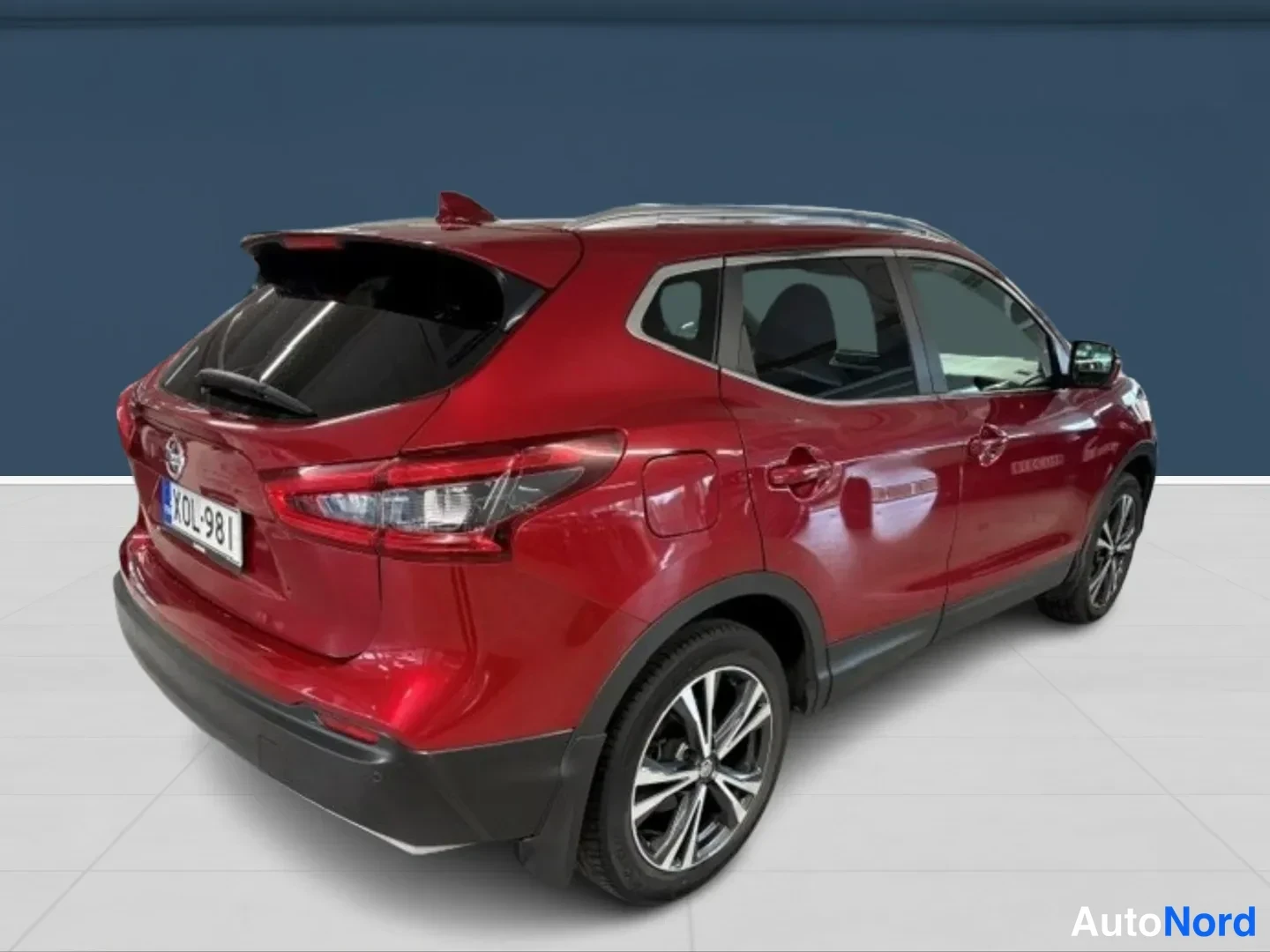 Red Nissan Qashqai 2018, rear three-quarter, photo 3