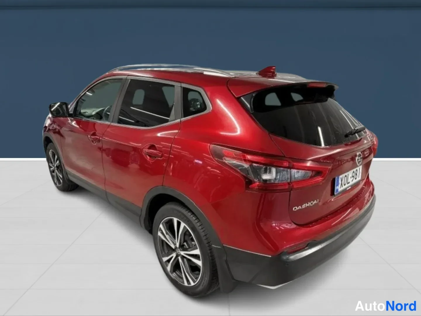 Red Nissan Qashqai 2018, rear three-quarter, photo 4