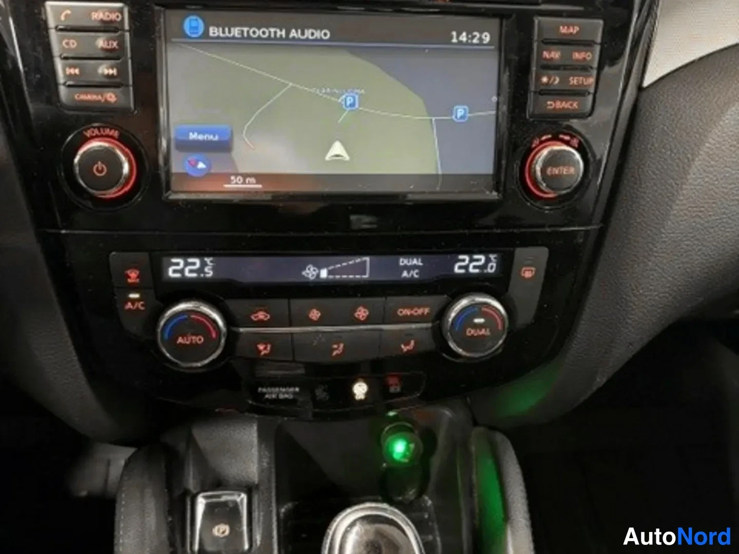 Red Nissan Qashqai 2018, detail, photo 8