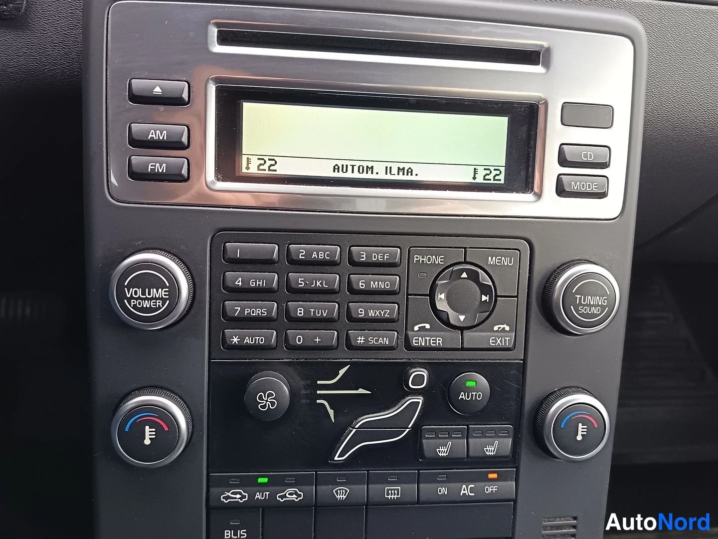 Harmaa Volvo V70 2010, yksityiskohta, kuva 19