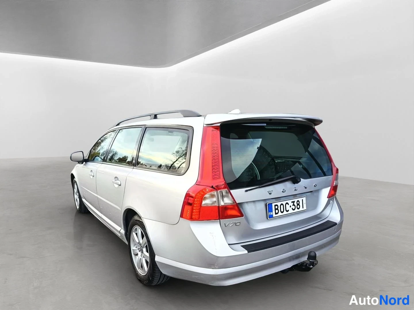 Harmaa Volvo V70 2010, takaviisto, kuva 7