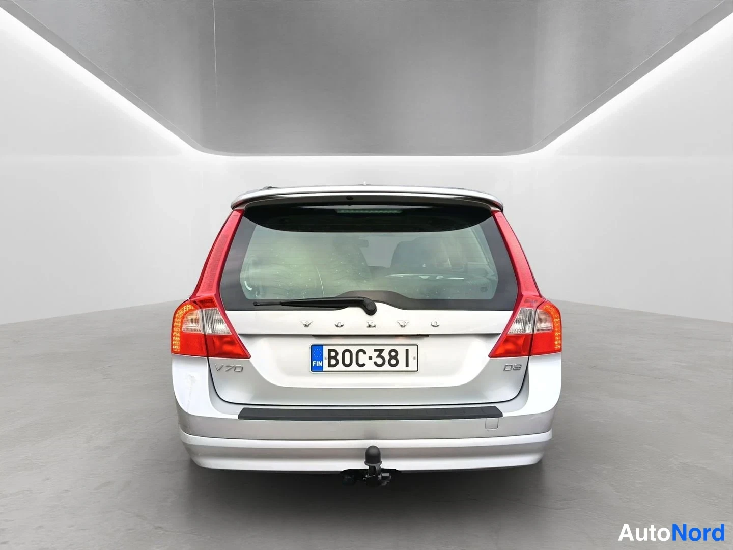 Harmaa Volvo V70 2010, takaa, kuva 9