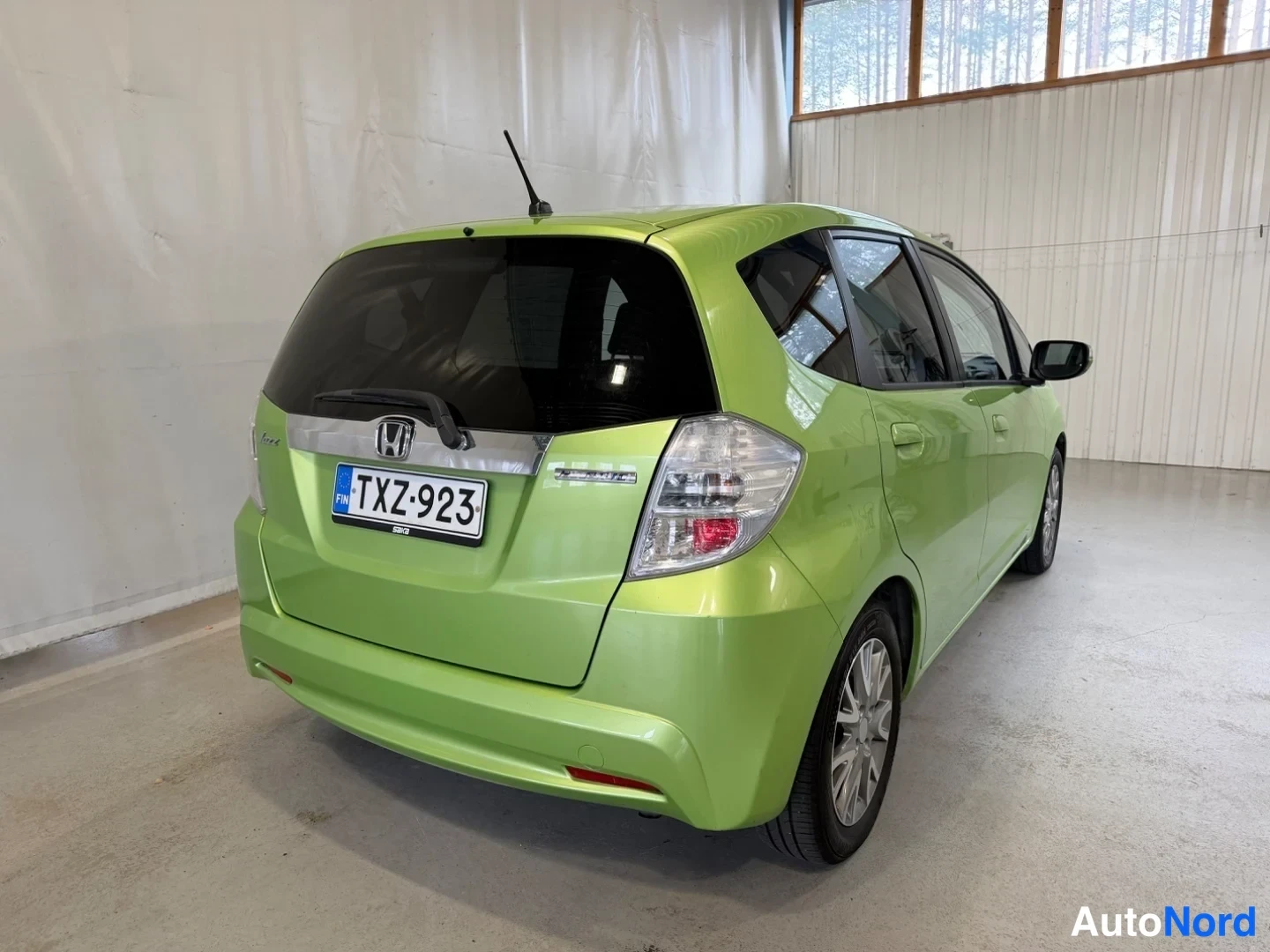 Grön Honda Jazz 2012, snett bakifrån, bild 4