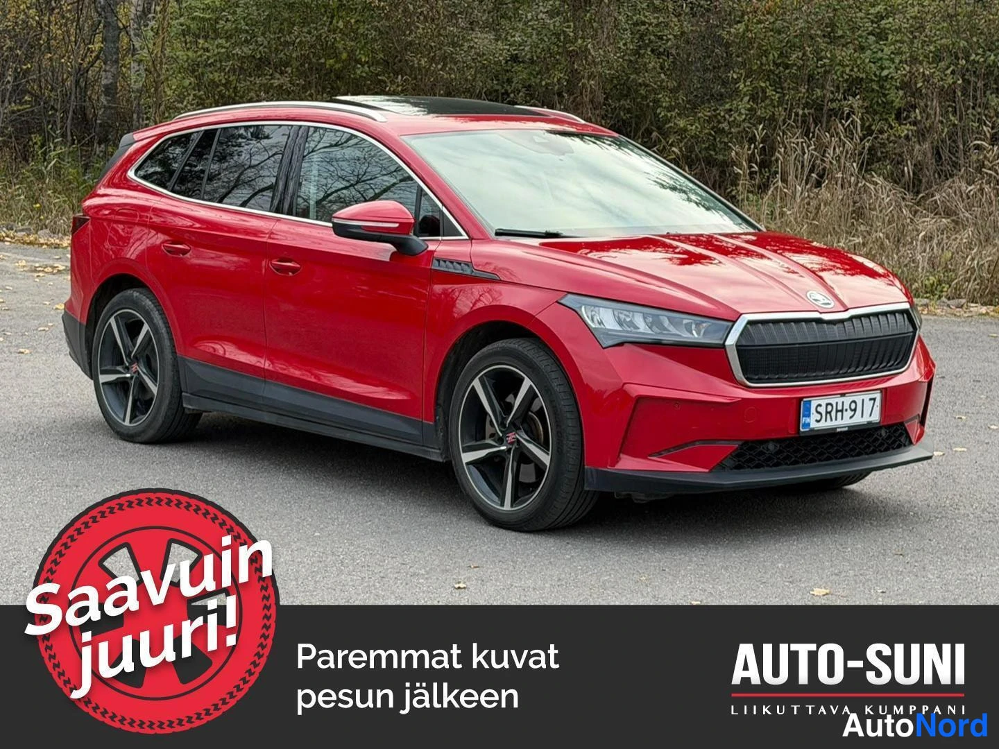Punainen Skoda Enyaq 2023, etuviisto, keula oikealle, kuva 2