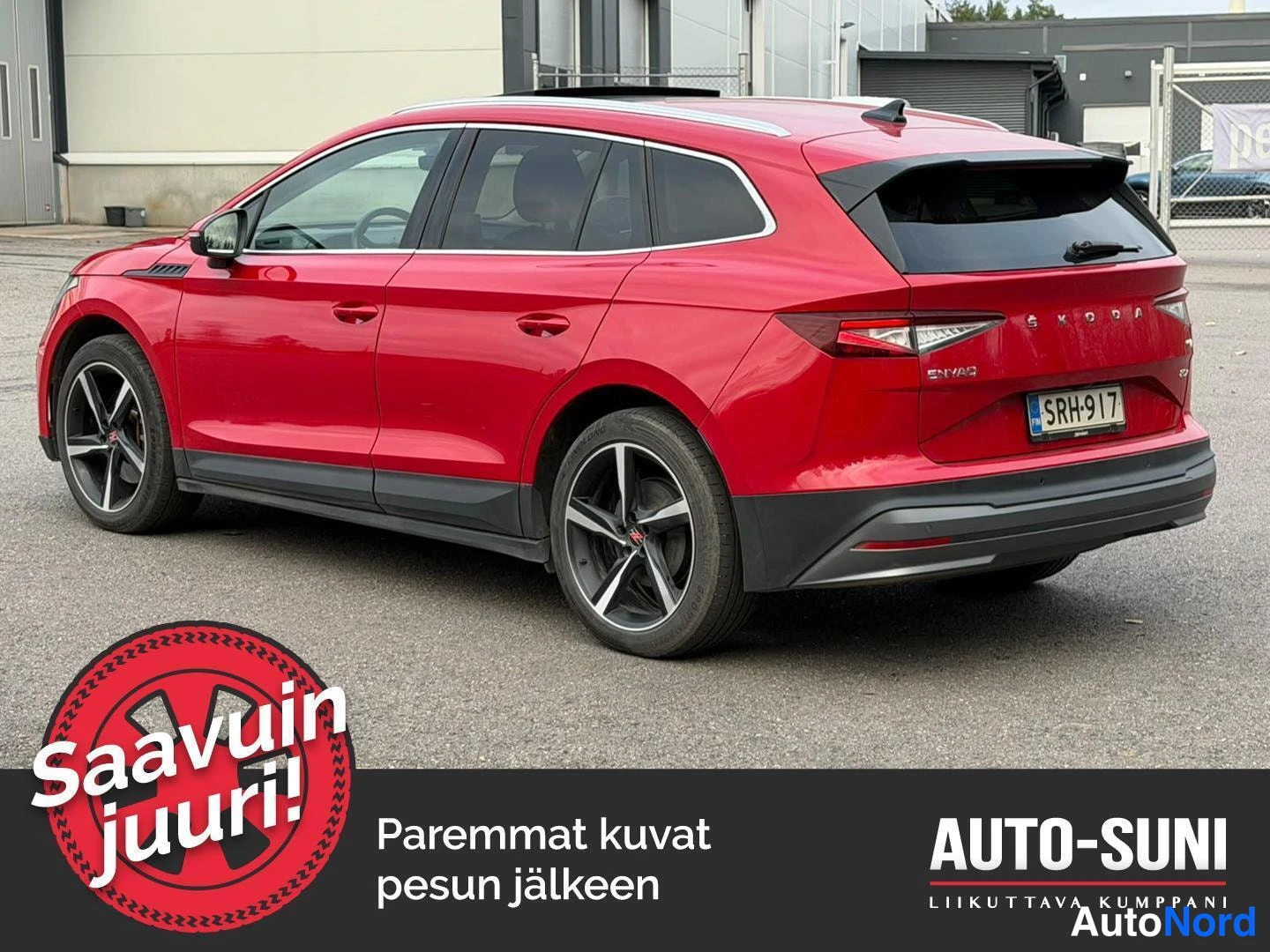 Punainen Skoda Enyaq 2023, takaviisto, kuva 4