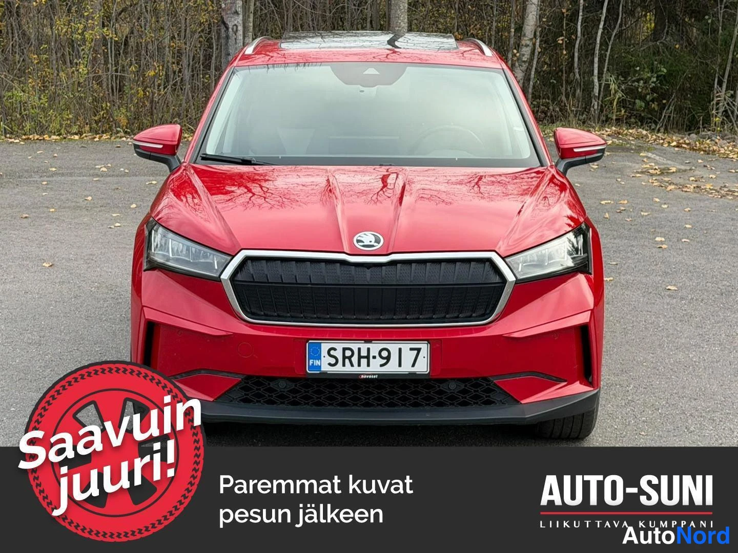 Punainen Skoda Enyaq 2023, edestä, kuva 3