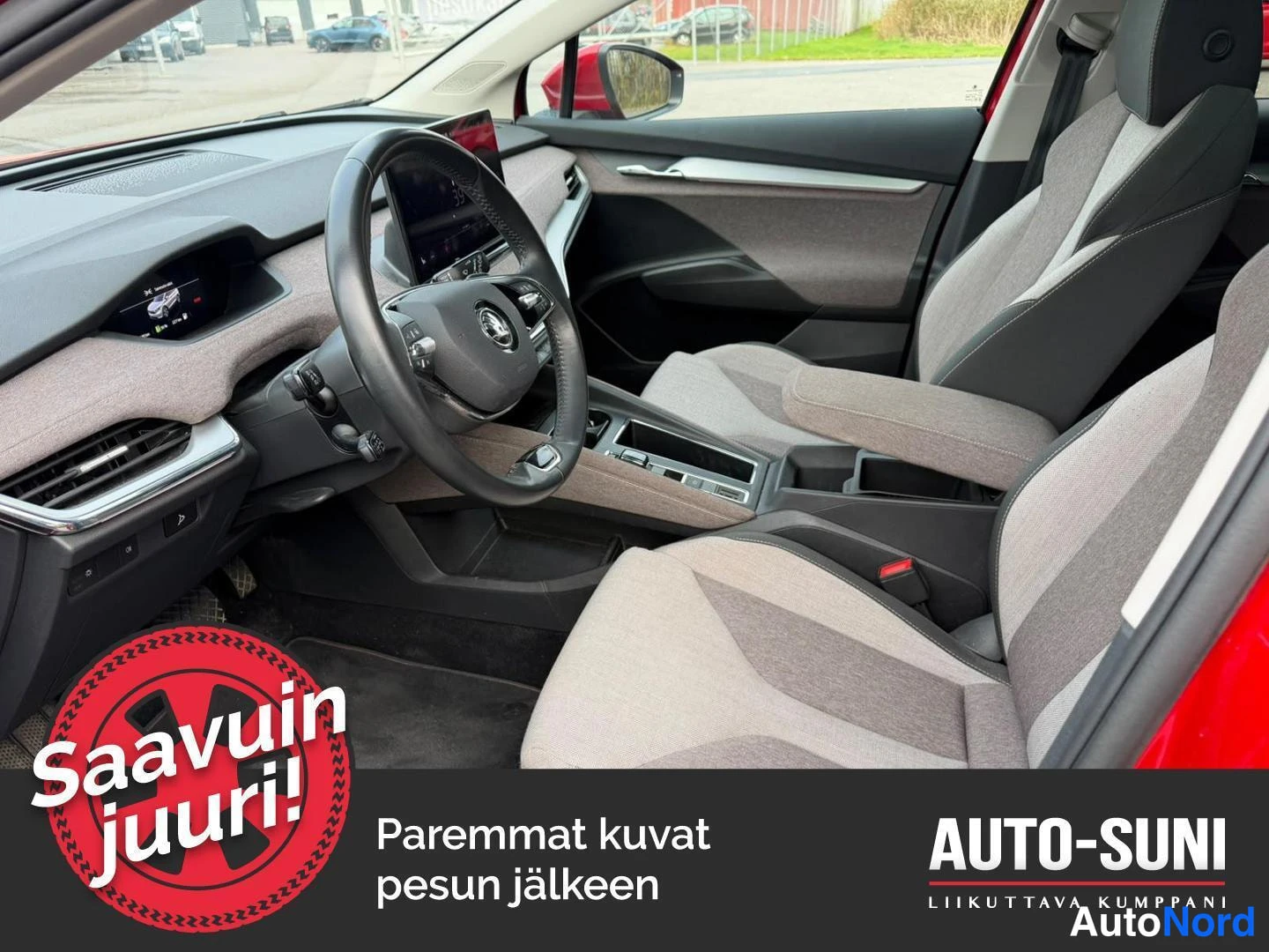 Punainen Skoda Enyaq 2023, etuistuimet, kuva 7