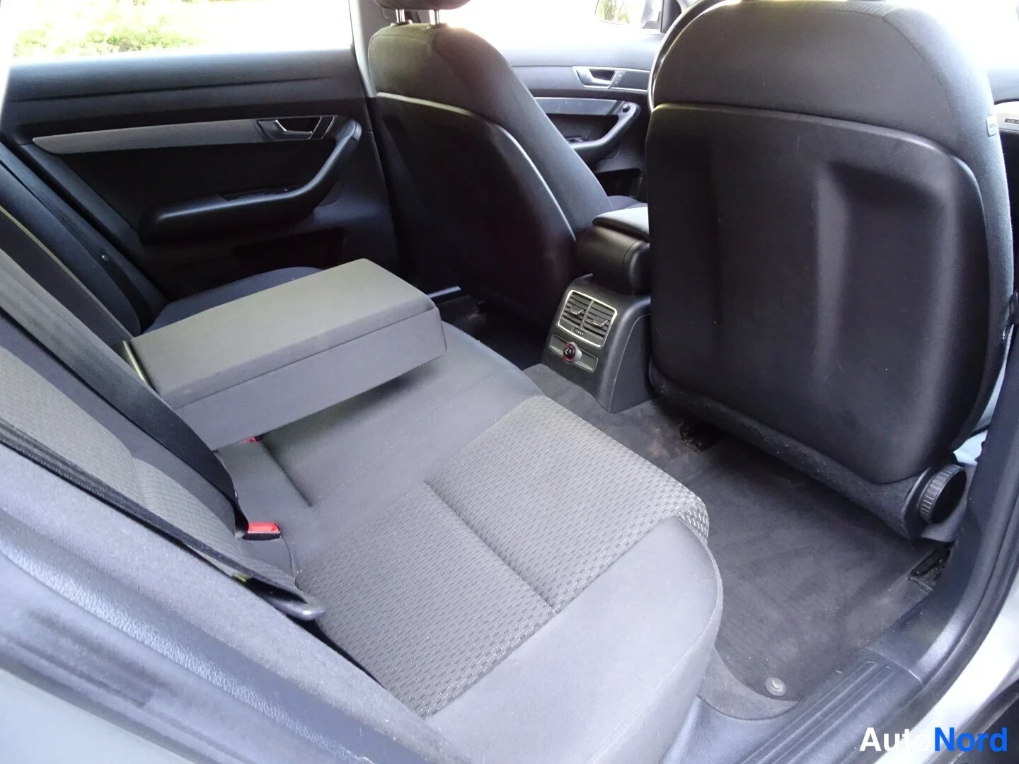 Harmaa Audi A6 2006, takaistuimet, kuva 25