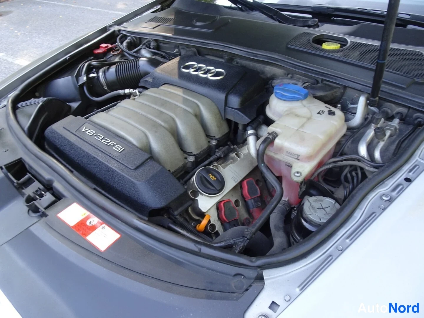 Harmaa Audi A6 2006, moottoritila, kuva 27