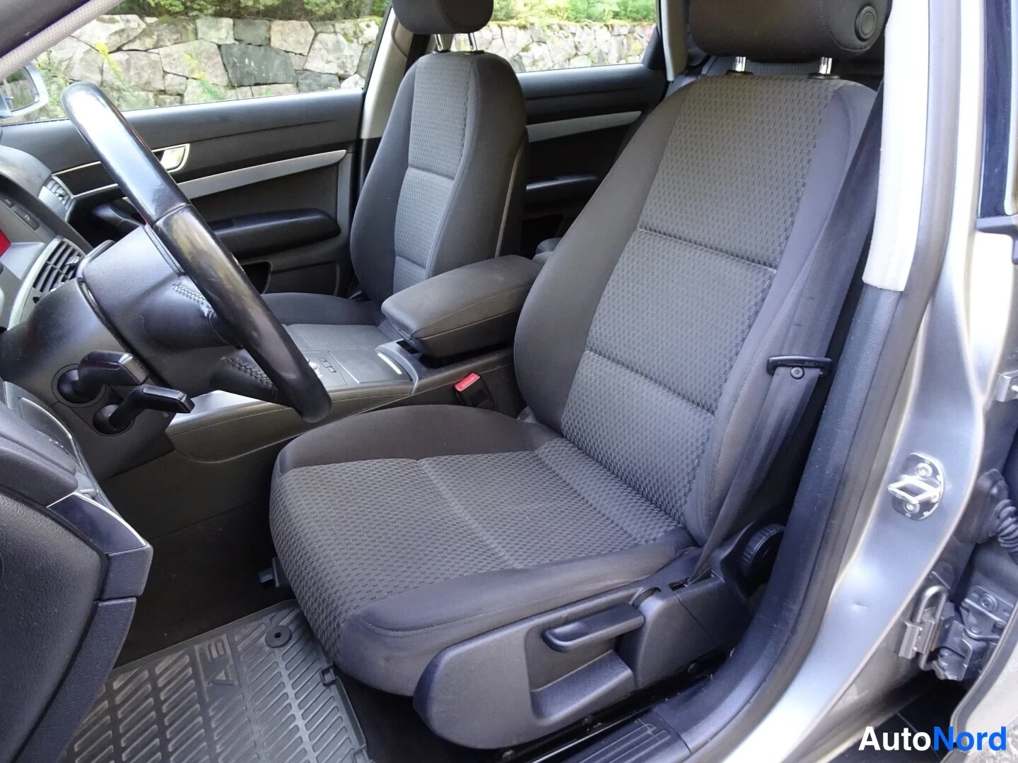 Harmaa Audi A6 2006, etuistuimet, kuva 23