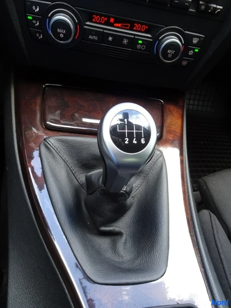 Musta BMW 335i 2007, yksityiskohta, kuva 30