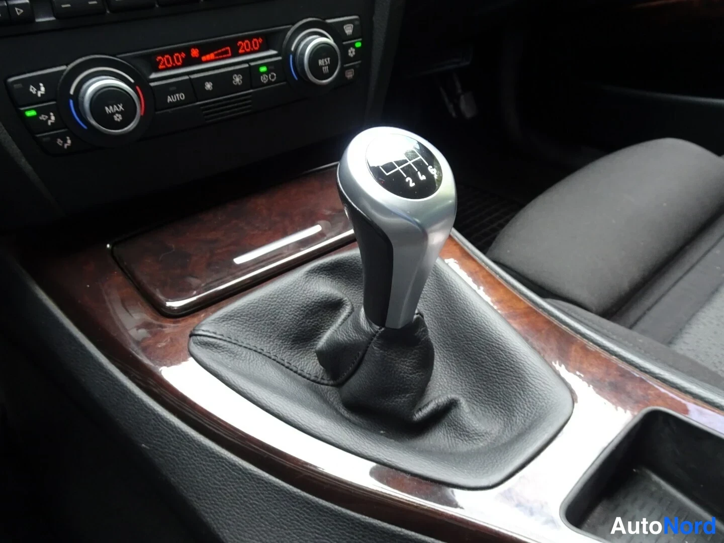 Musta BMW 335i 2007, yksityiskohta, kuva 31