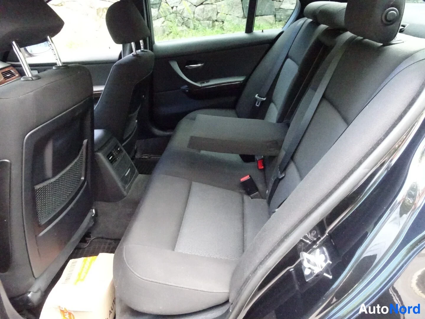 Musta BMW 335i 2007, takaistuimet, kuva 21