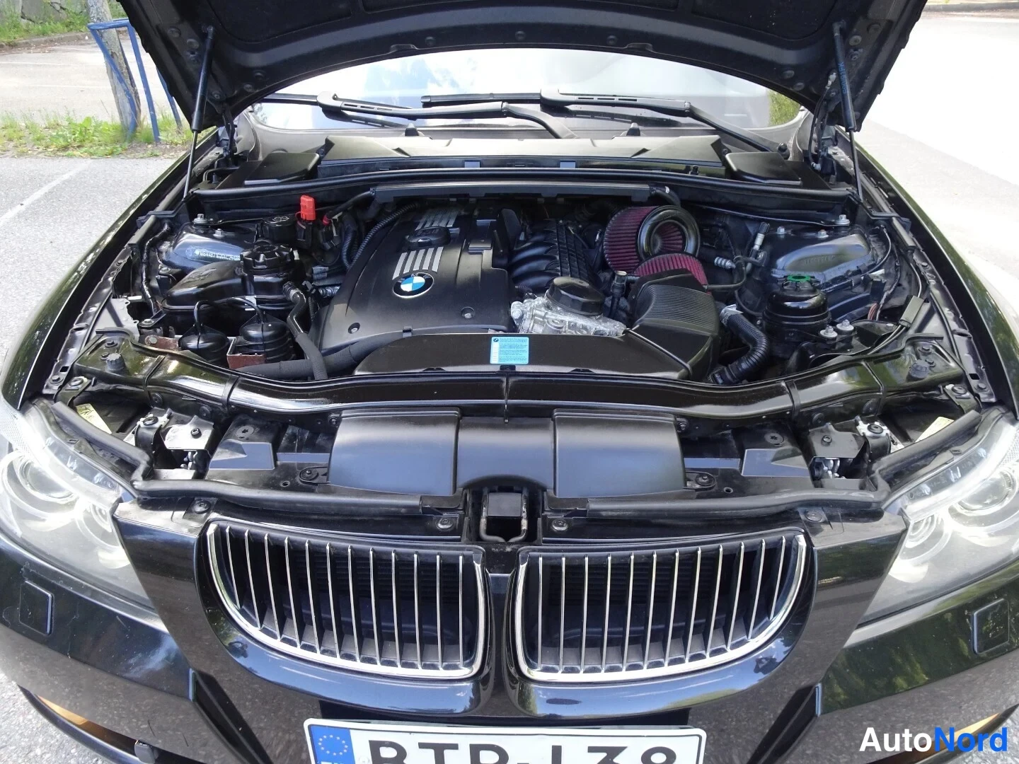 Musta BMW 335i 2007, moottoritila, kuva 26