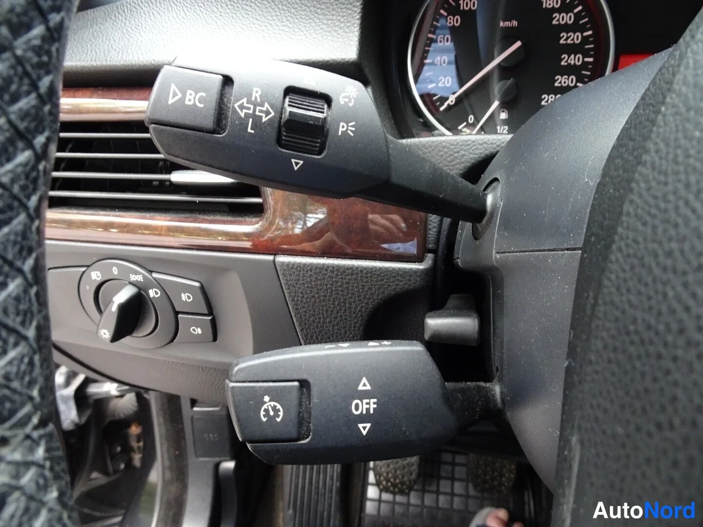 Musta BMW 335i 2007, yksityiskohta, kuva 35