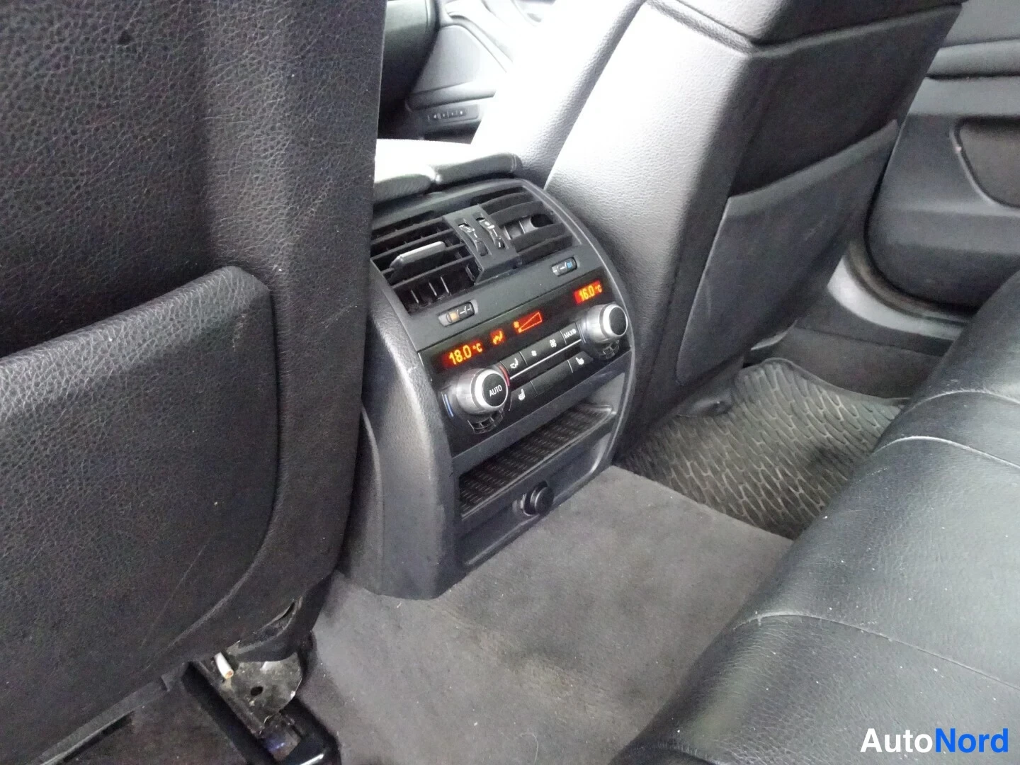 Valkoinen BMW 530d xDrive 2012, yksityiskohta, kuva 38