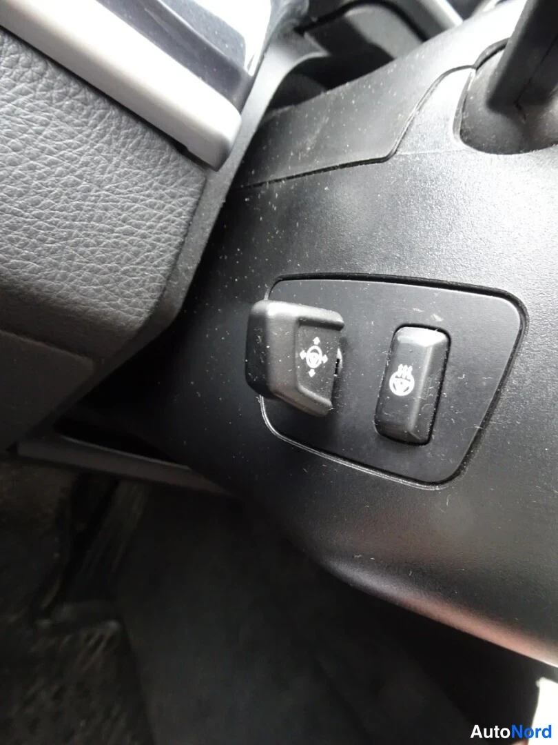 Valkoinen BMW 530d xDrive 2012, yksityiskohta, kuva 32