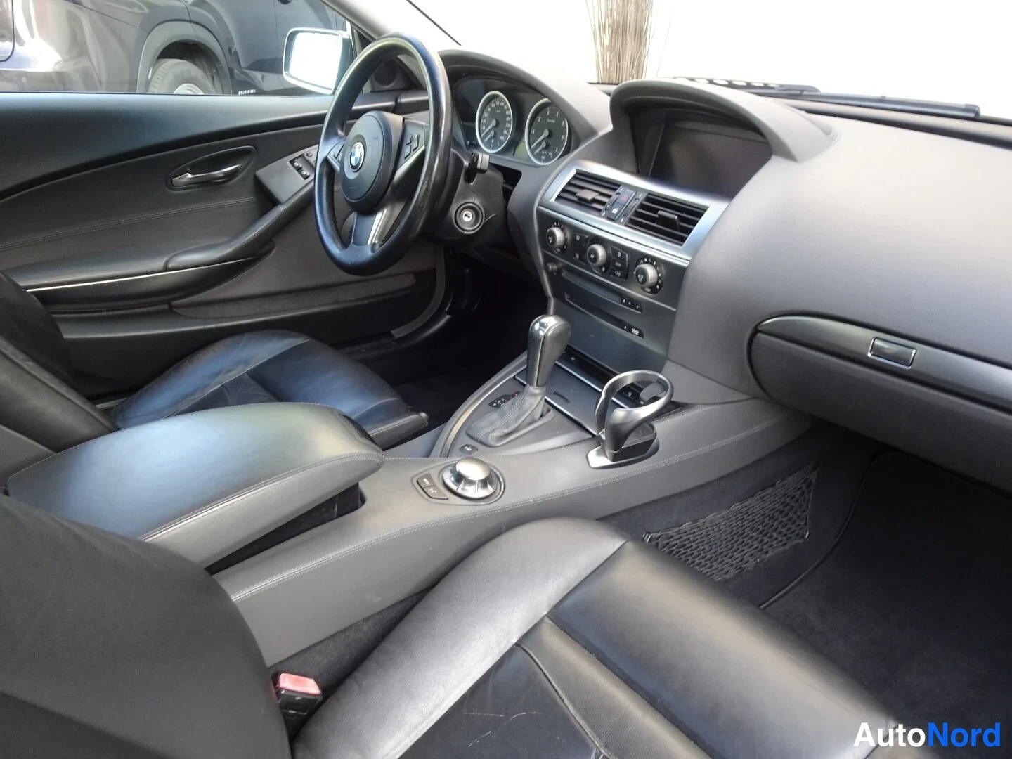 Musta BMW 645i 2004, ohjaamo, kuva 15