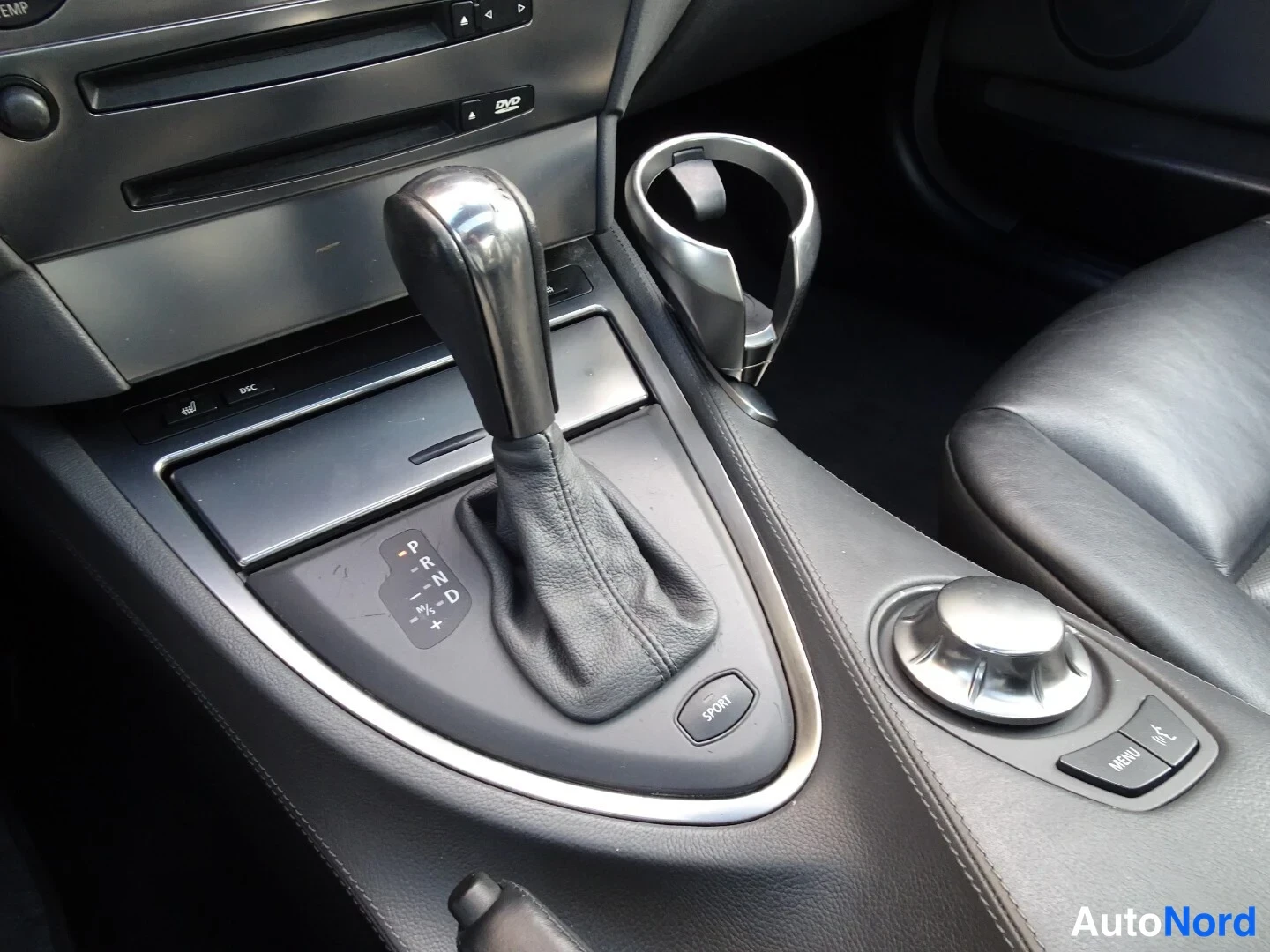 Musta BMW 645i 2004, ohjaamo, kuva 17