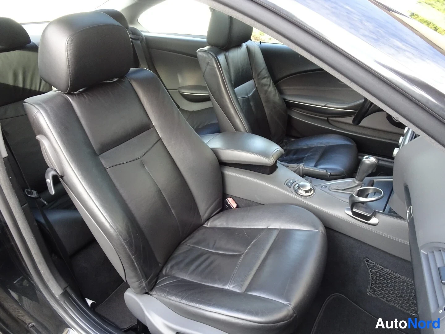 Musta BMW 645i 2004, etuistuimet, kuva 22