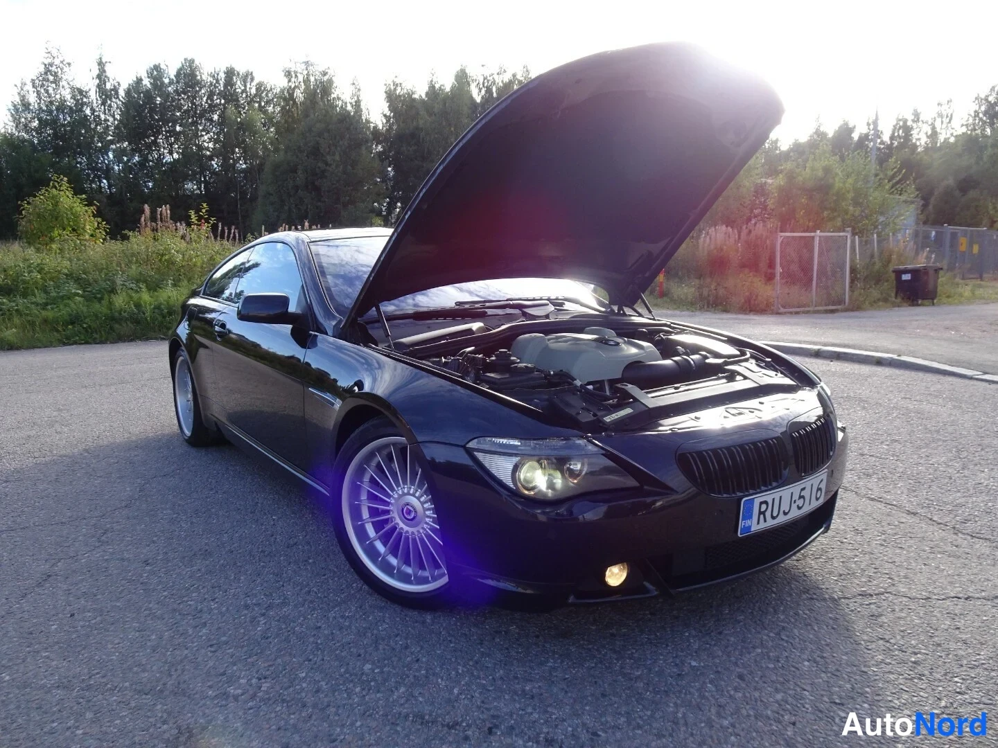 Musta BMW 645i 2004, etuviisto, keula oikealle, kuva 7