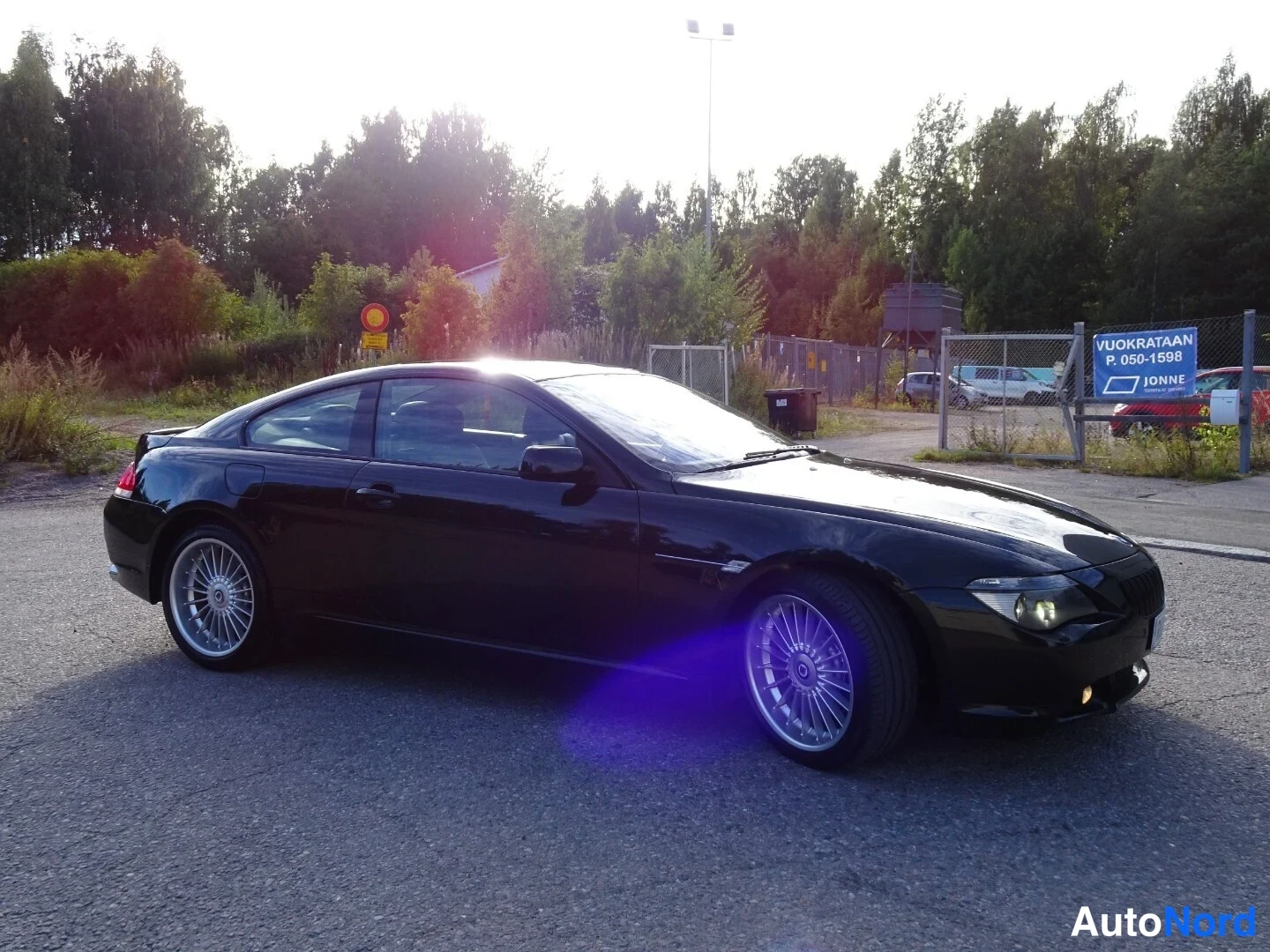 Musta BMW 645i 2004, etuviisto, keula oikealle, kuva 6