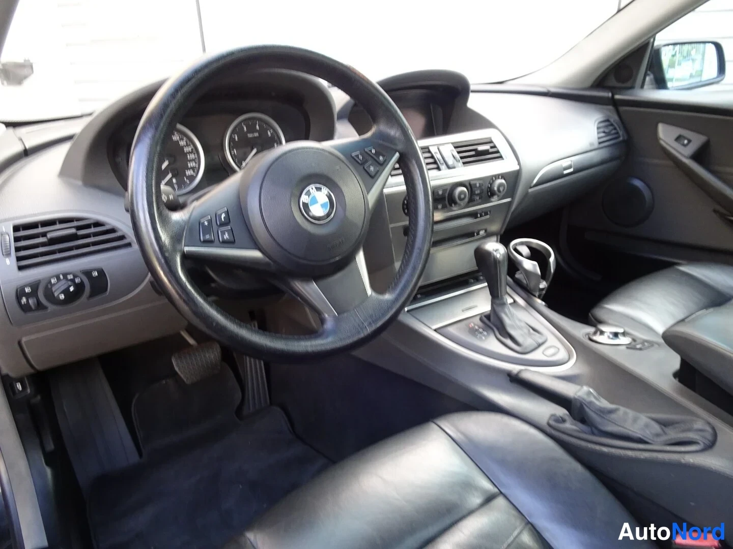 Musta BMW 645i 2004, ohjaamo, kuva 14