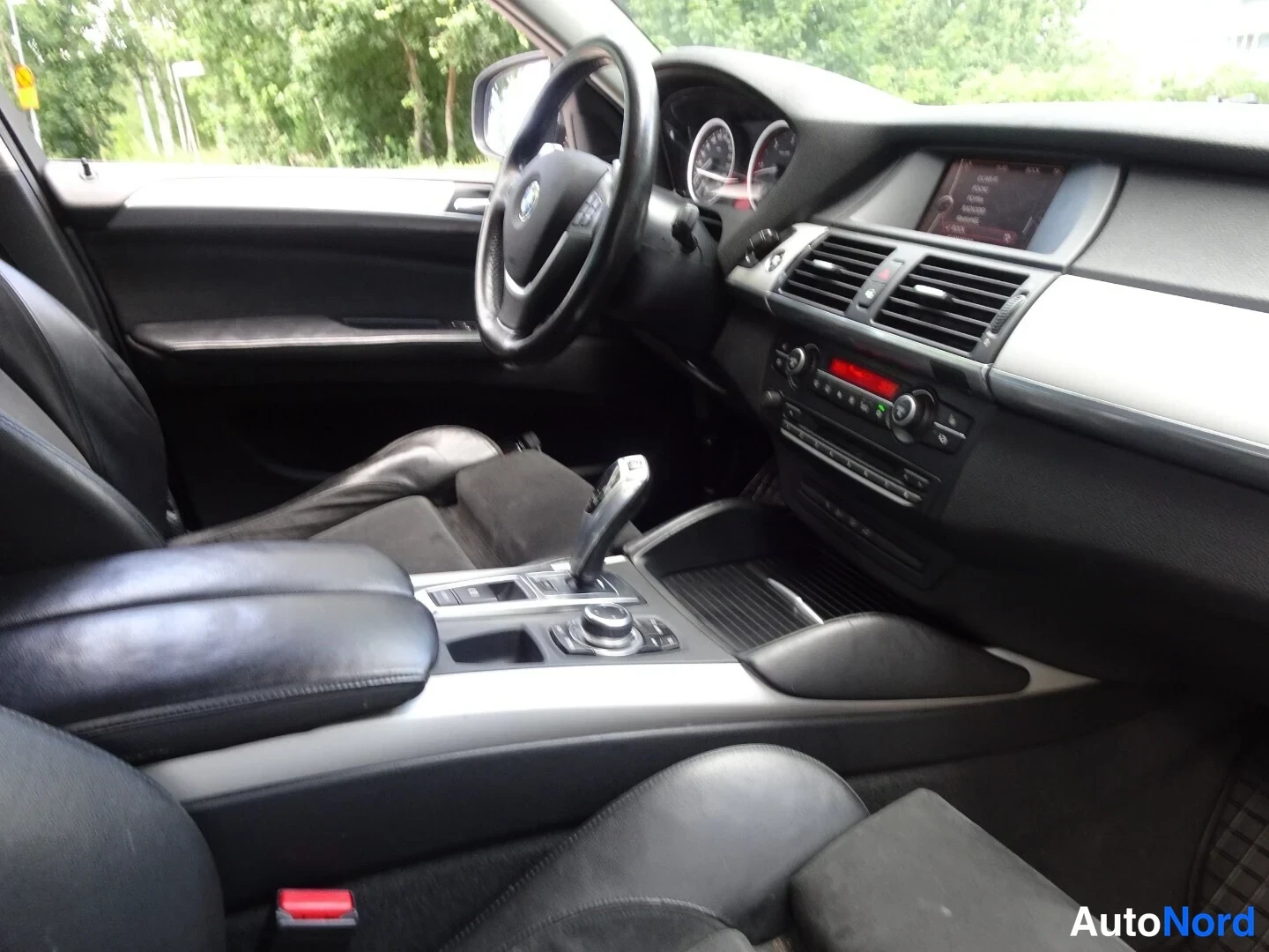 Hopea BMW X6 xDrive40d 2011, ohjaamo, kuva 18