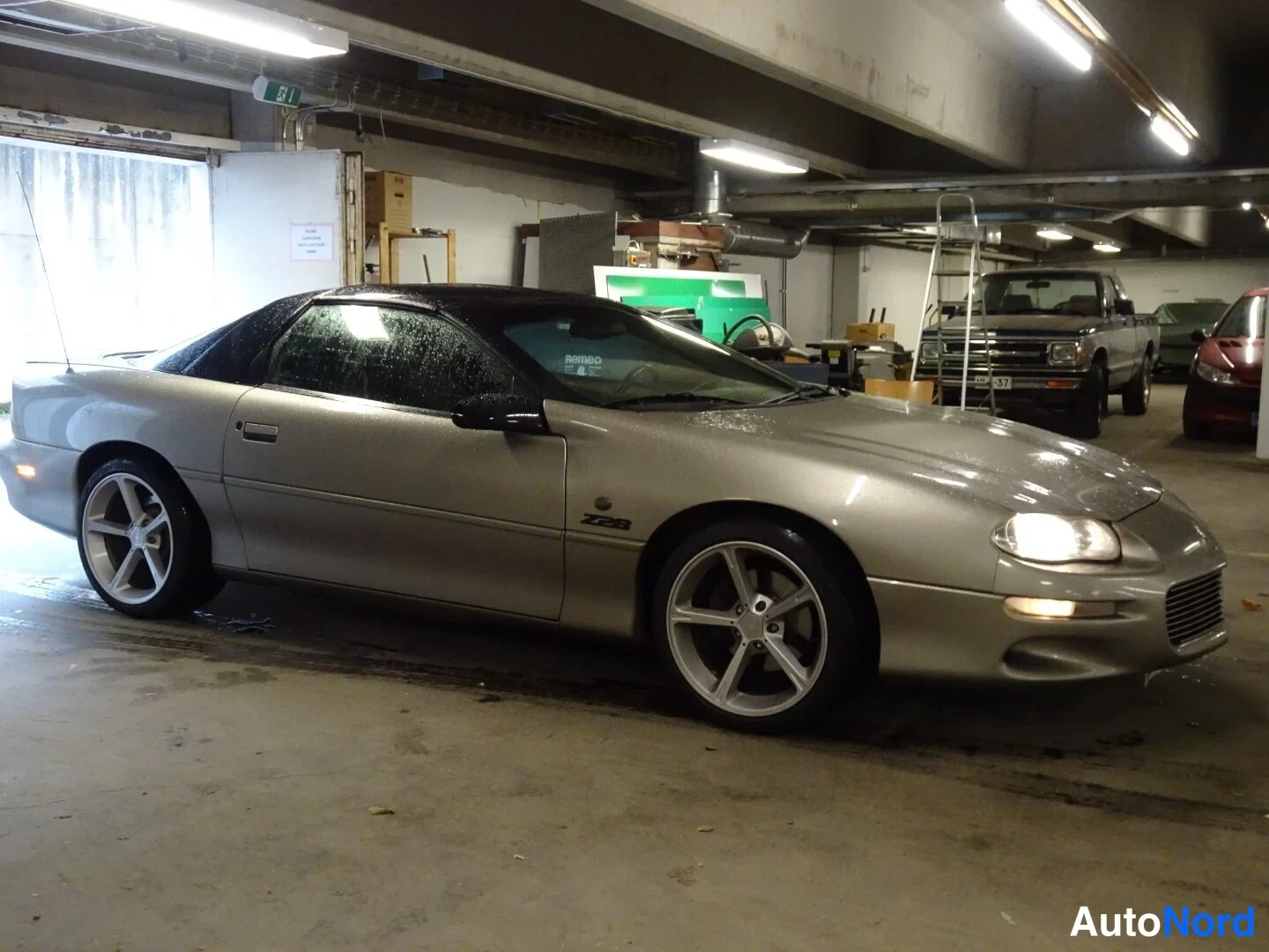 Hopea Chevrolet Camaro 1999, etuviisto, keula oikealle, kuva 8