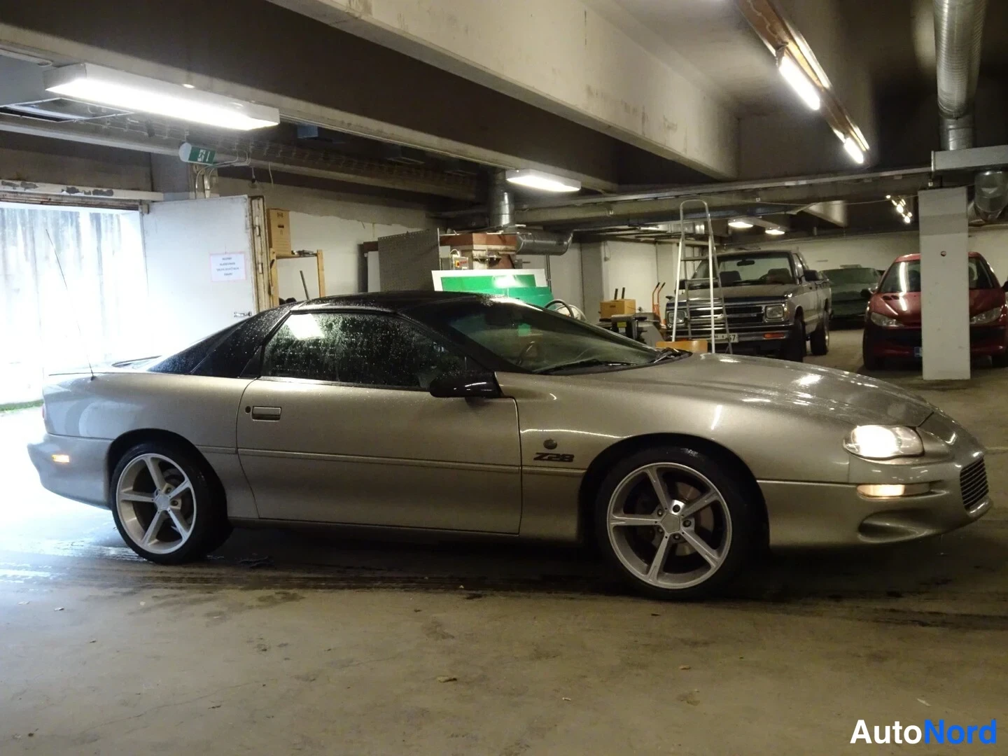 Hopea Chevrolet Camaro 1999, etuviisto, keula oikealle, kuva 9