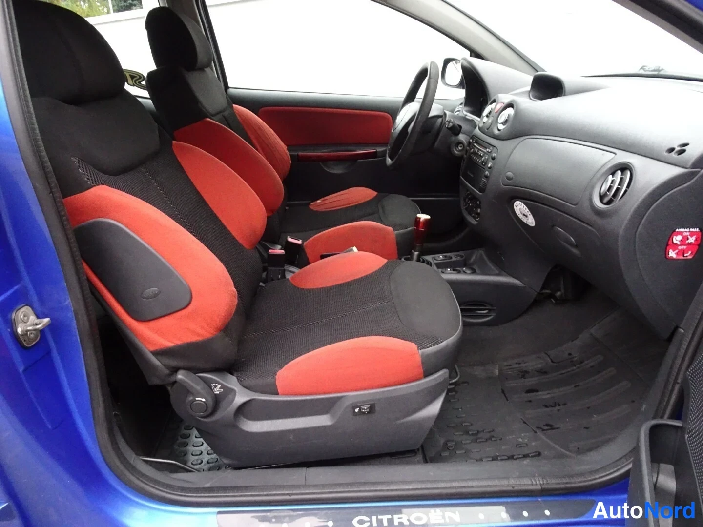 Blue Citroen C2 2004, cockpit, photo 24