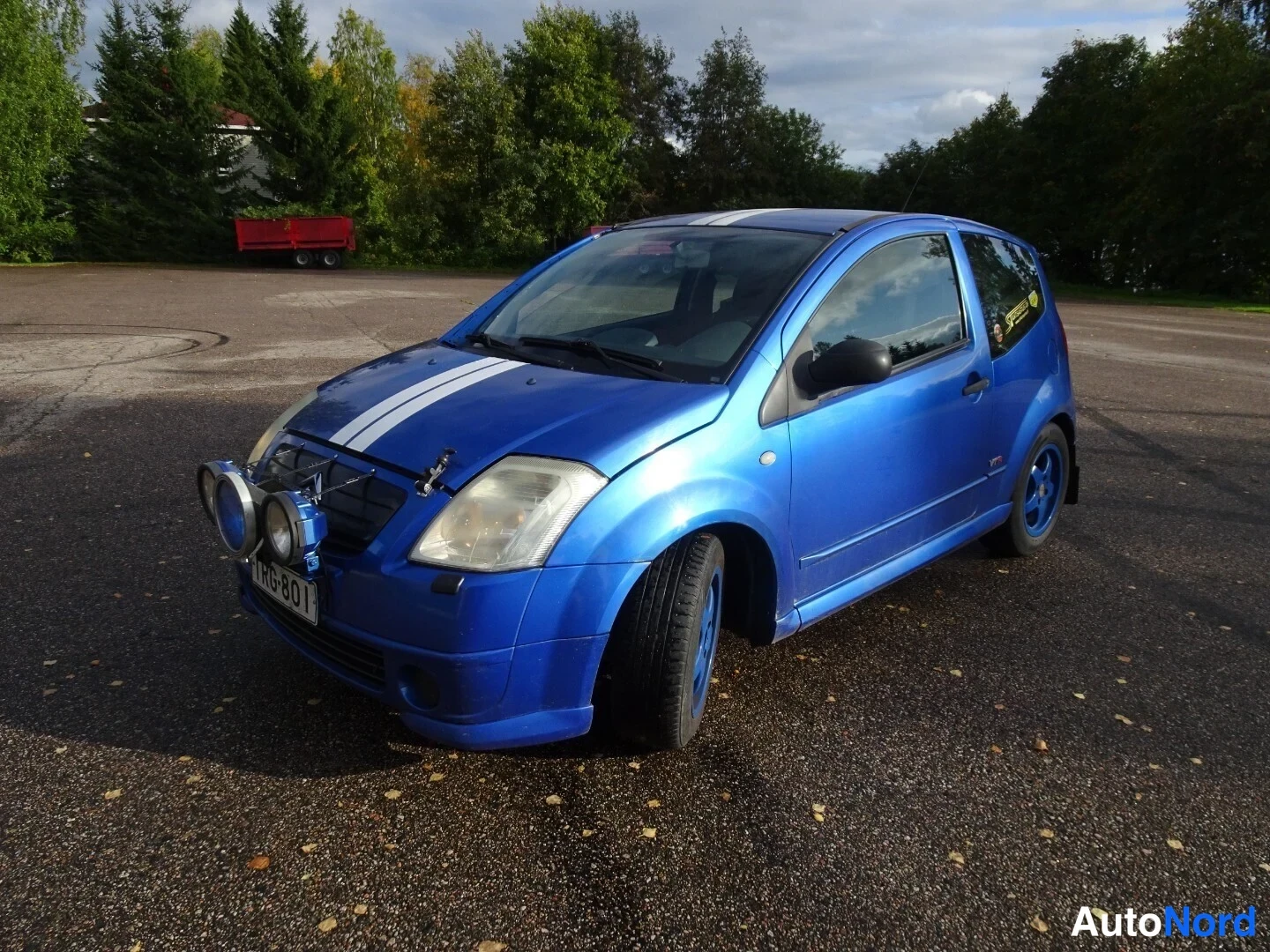 Blue Citroen C2 2004, front three-quarter, nose to the left, photo 3
