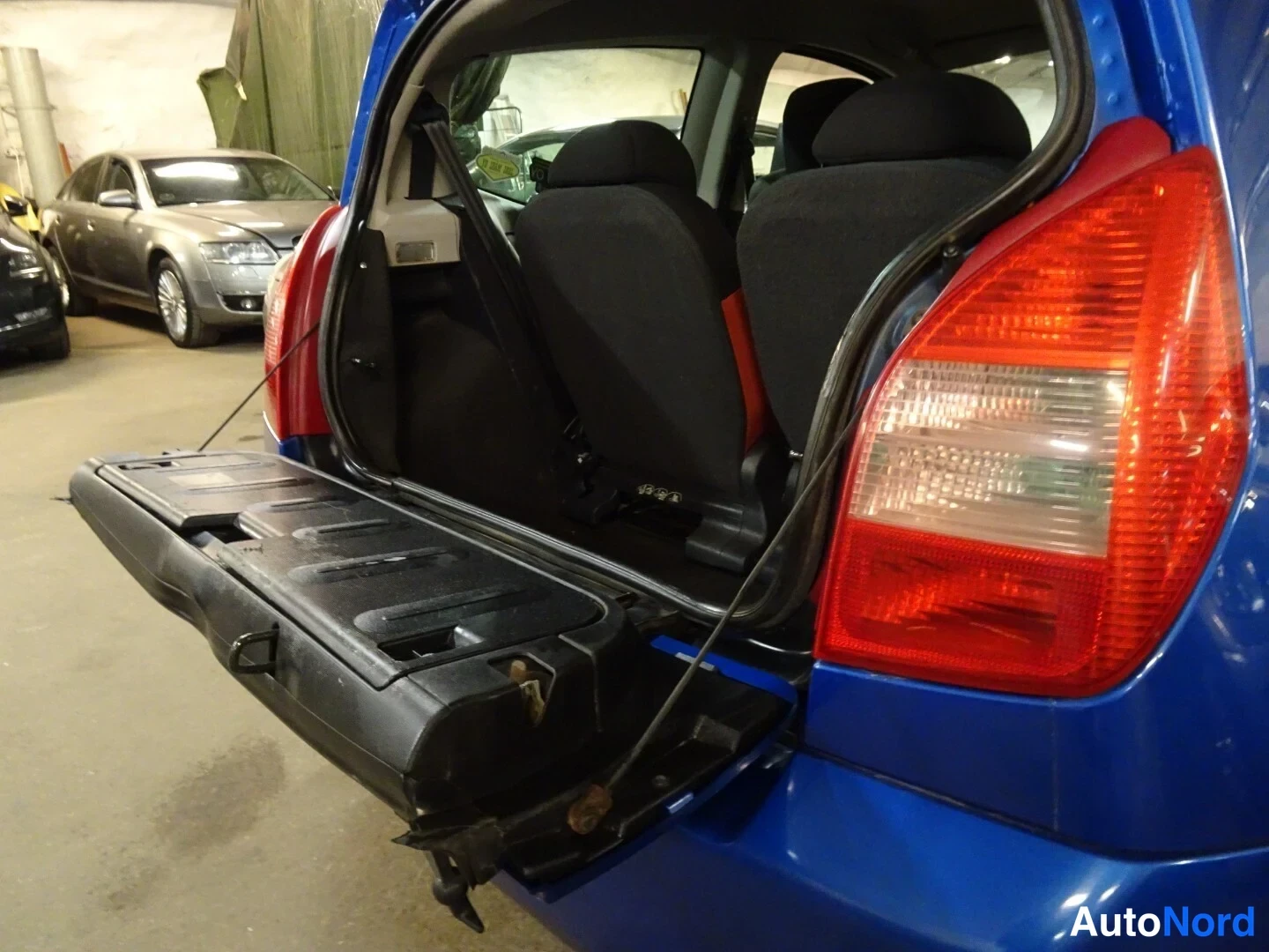 Blue Citroen C2 2004, boot, photo 30