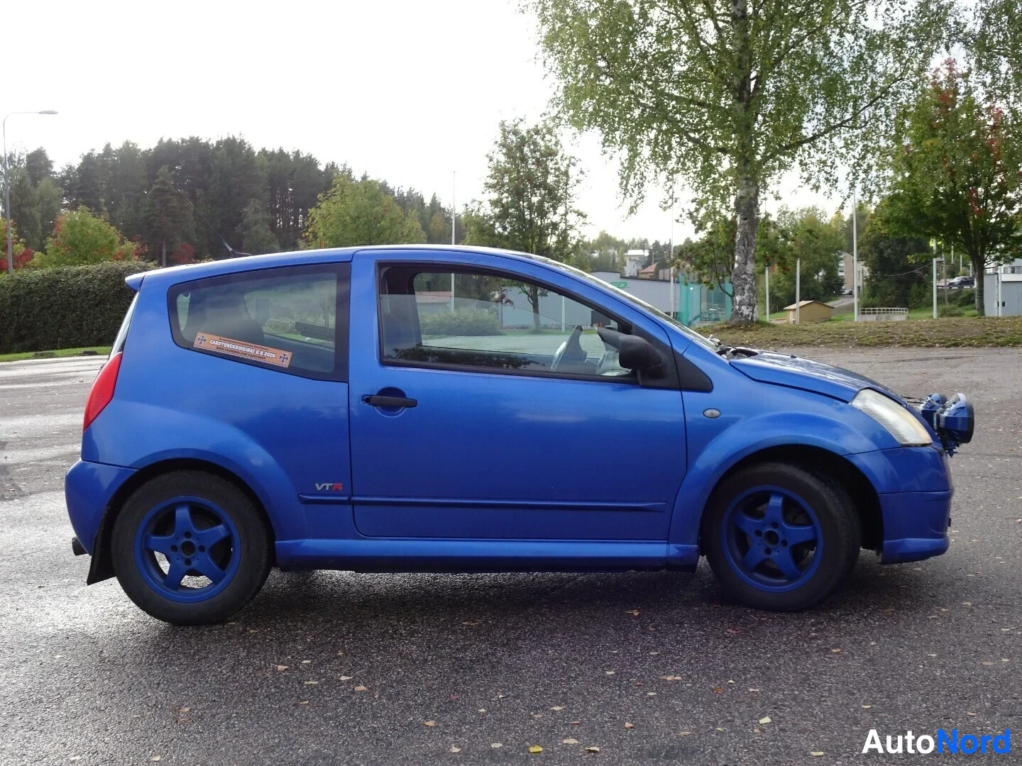 Blue Citroen C2 2004, front three-quarter, nose to the right, photo 6