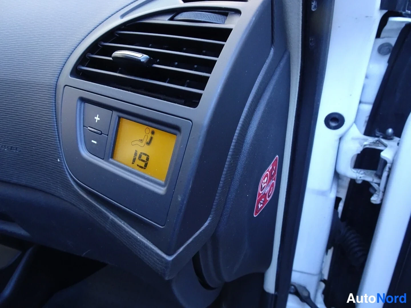 Valkoinen Citroen C4 Picasso 2013, yksityiskohta, kuva 34