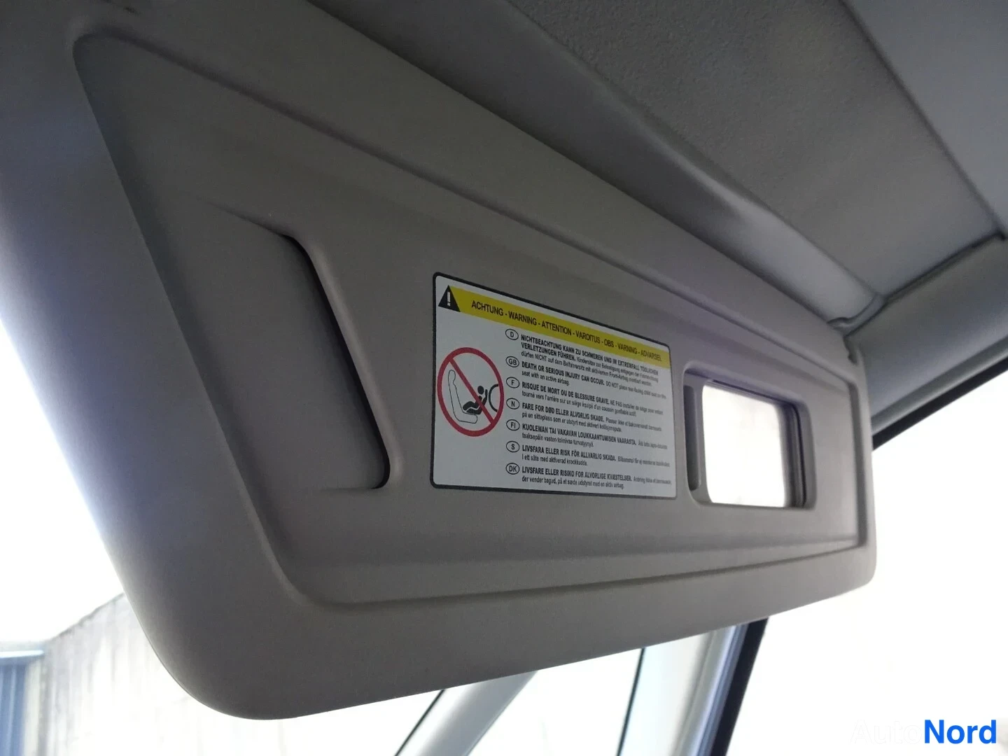 Valkoinen Citroen C4 Picasso 2013, yksityiskohta, kuva 35