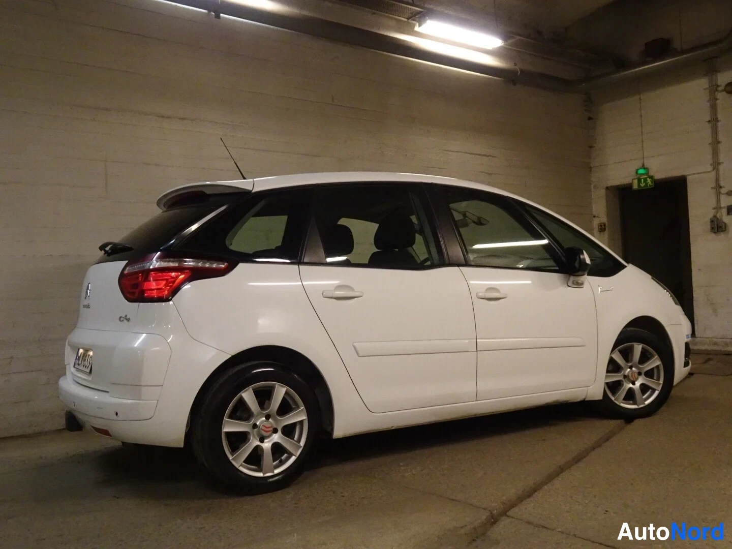 Valkoinen Citroen C4 Picasso 2013, takaviisto, kuva 9