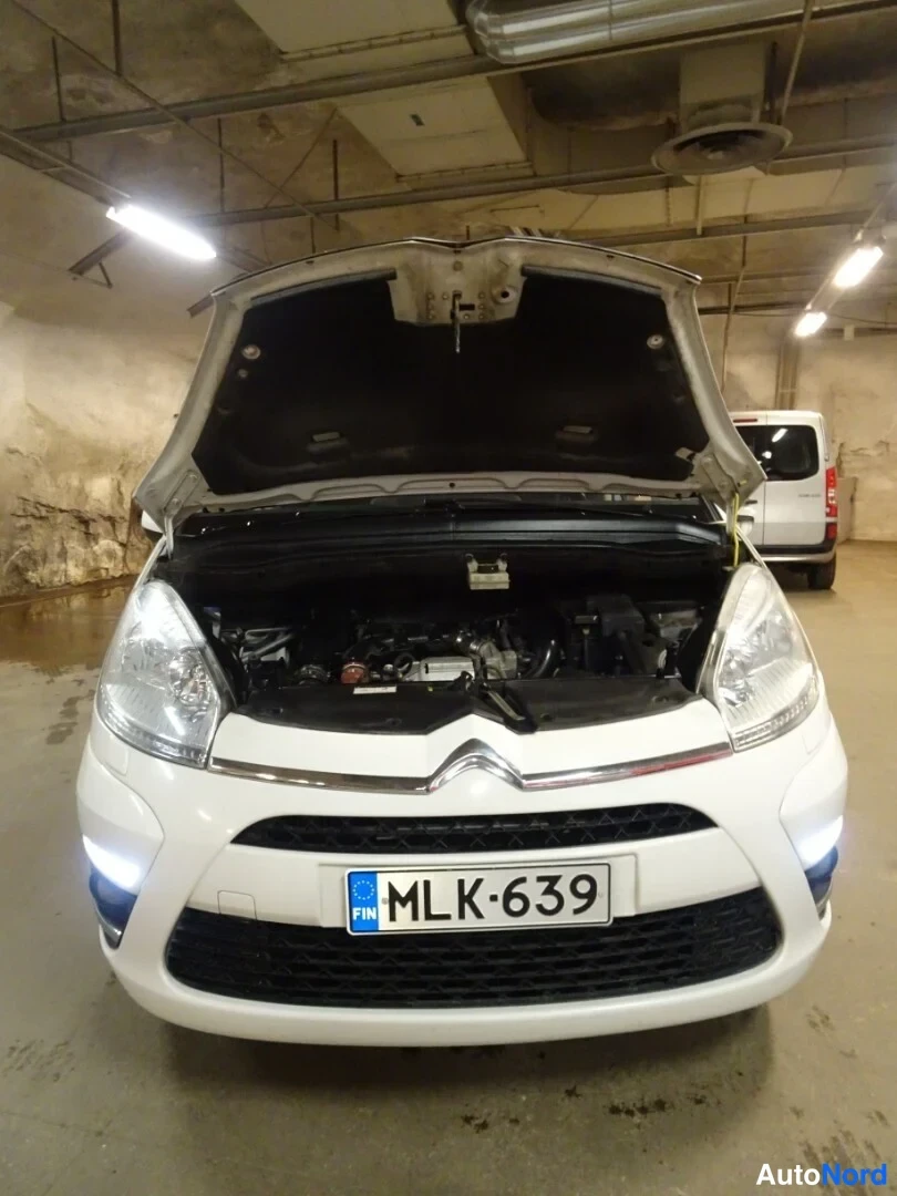 Valkoinen Citroen C4 Picasso 2013, edestä, kuva 8