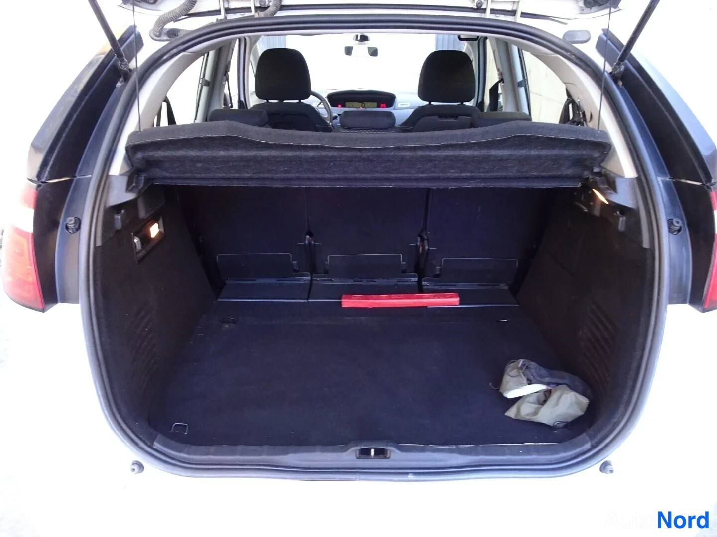 Valkoinen Citroen C4 Picasso 2013, tavaratila, kuva 27