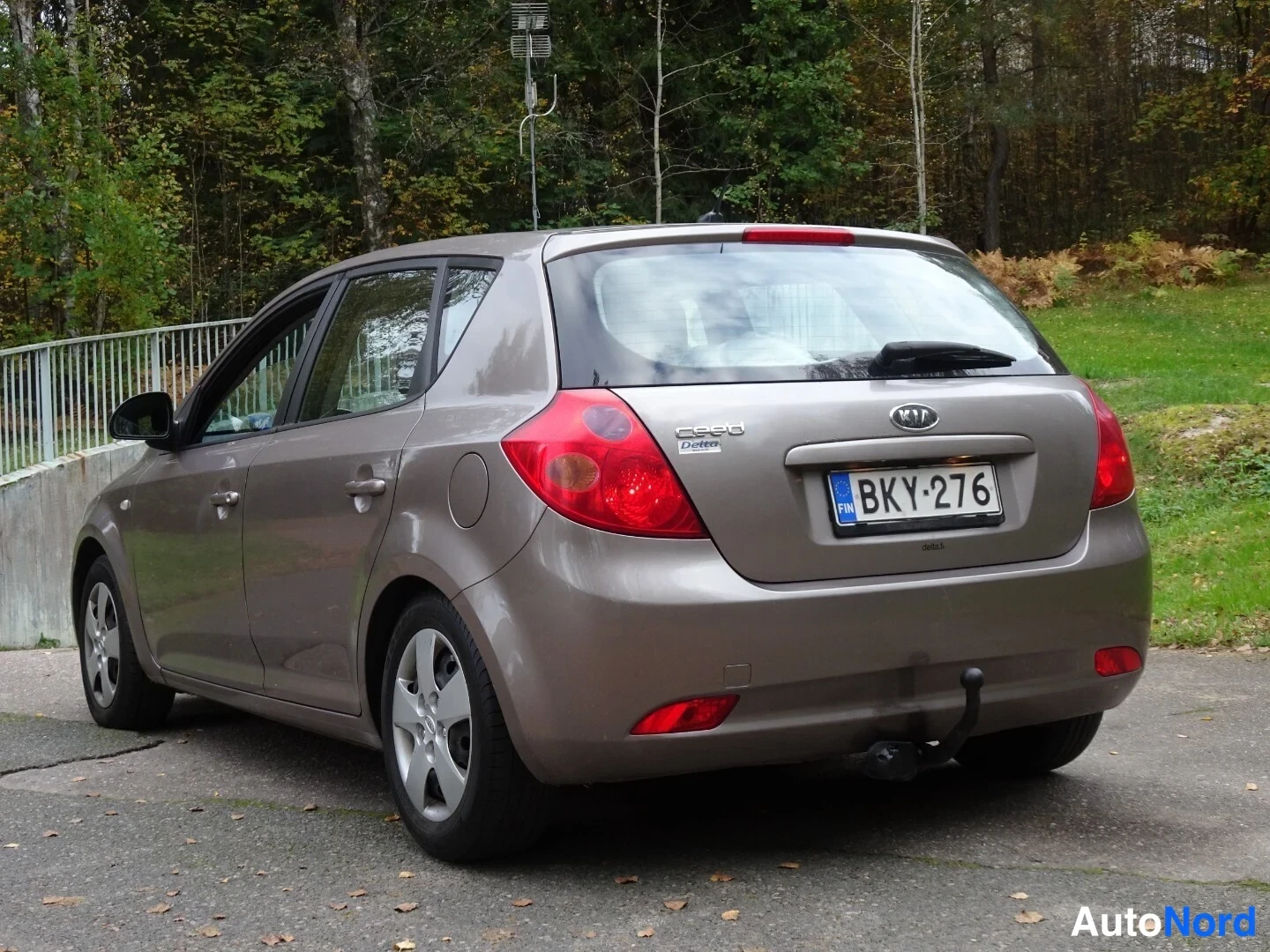 Beige Kia Ceed 2008, takaviisto, kuva 13