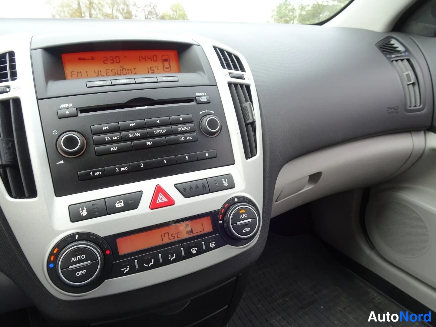 Beige Kia Ceed 2008, ohjaamo, kuva 21