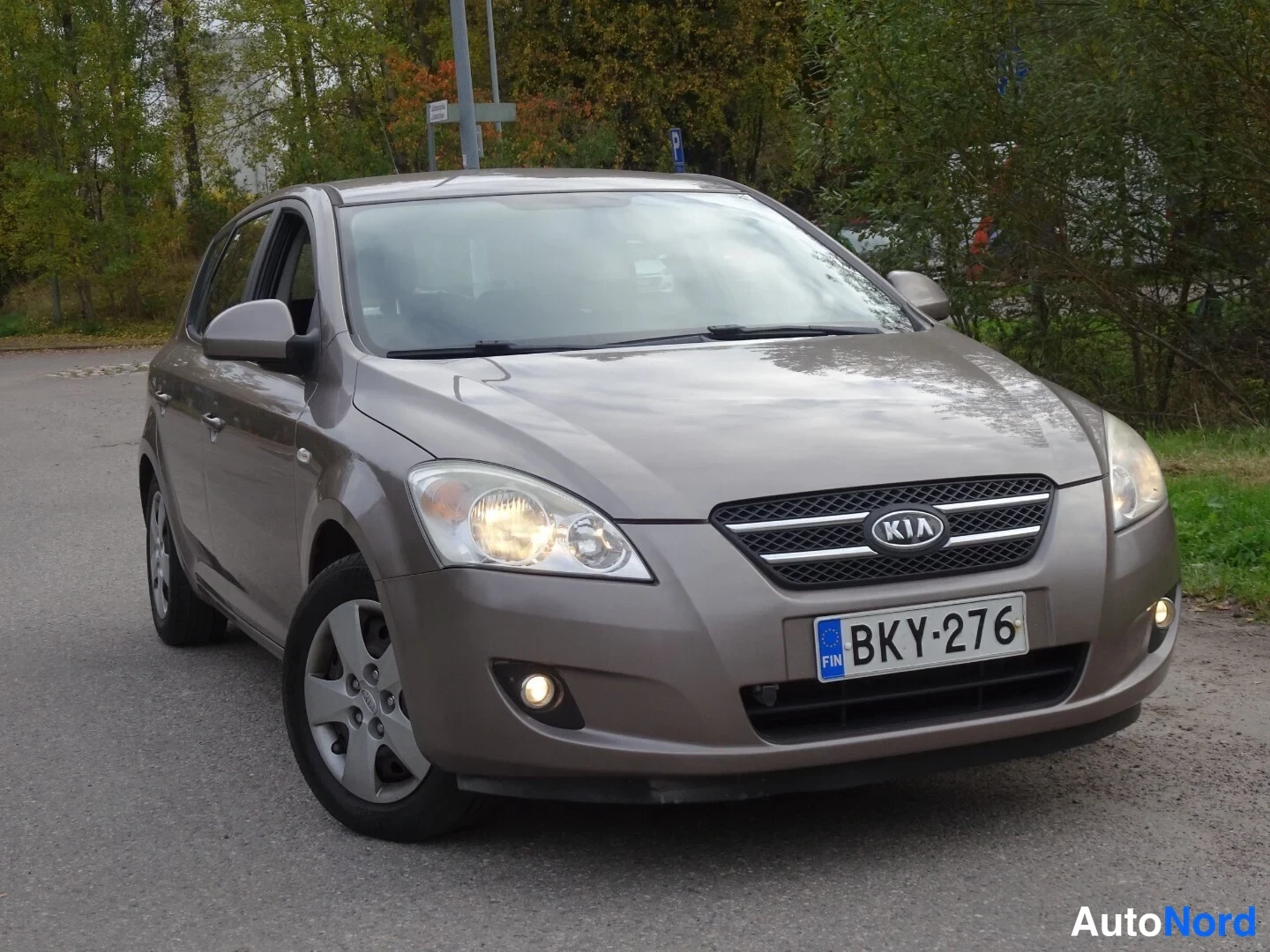 Beige Kia Ceed 2008, etuviisto, keula oikealle, kuva 6