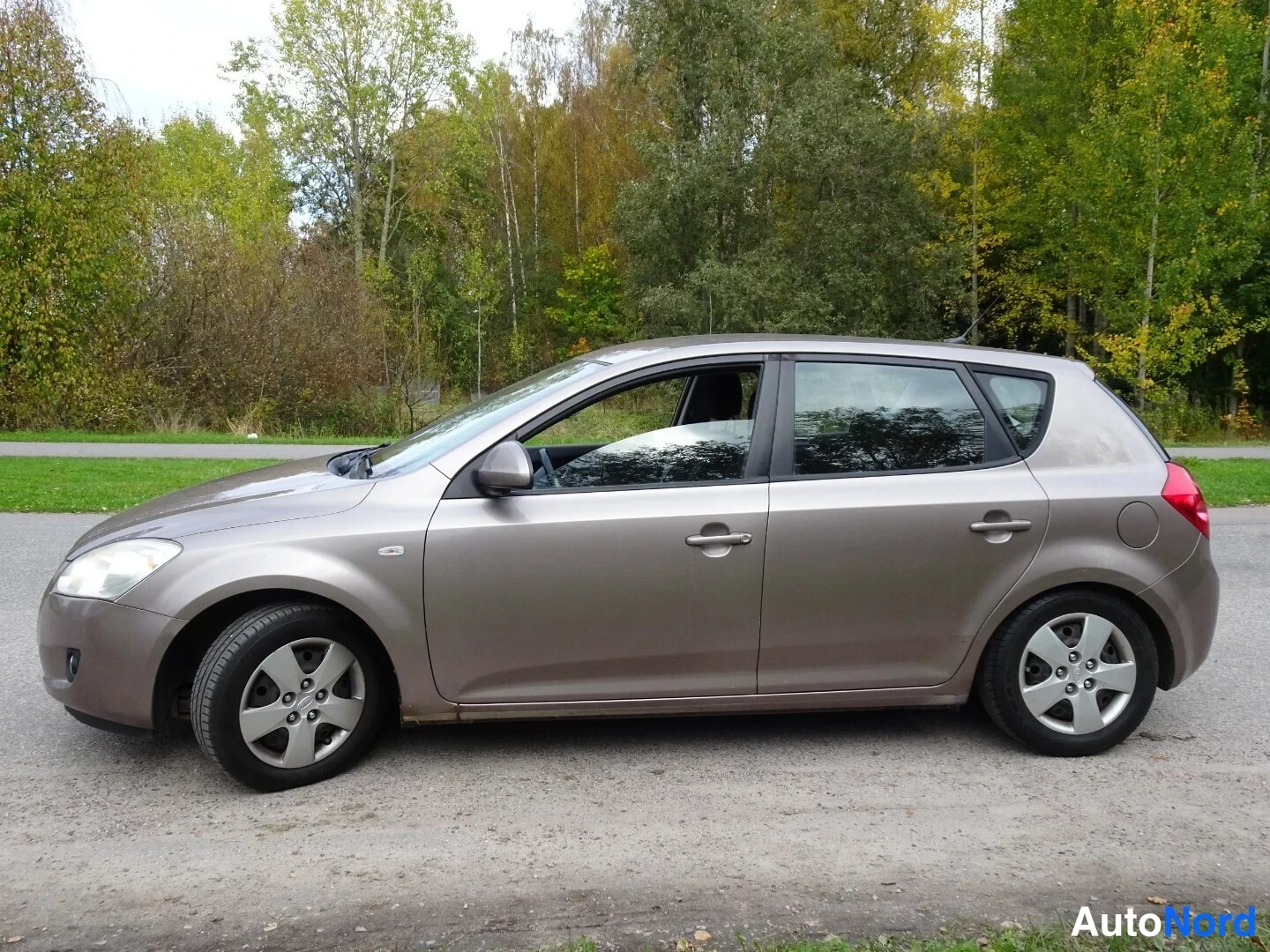 Beige Kia Ceed 2008, etuviisto, keula vasemmalle, kuva 3